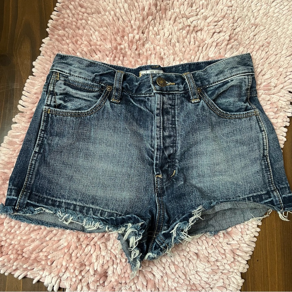 FREE PEOPLE high waisted button fly short shorts
